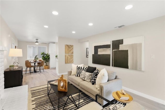 living area with visible vents, a ceiling fan, wood finished floors, recessed lighting, and baseboards