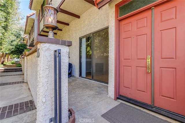 view of exterior entry with stucco siding