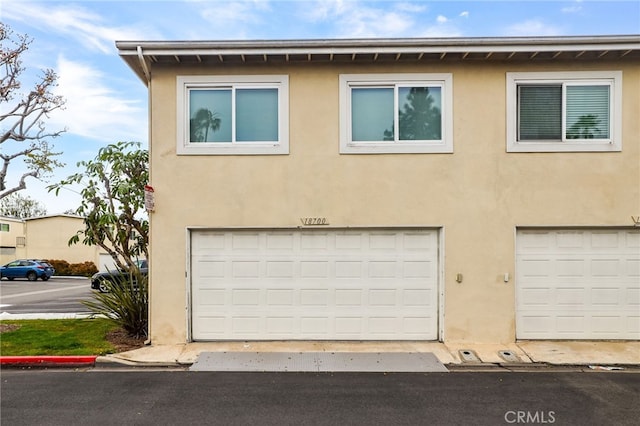 view of front facade featuring stucco siding and an attached garage