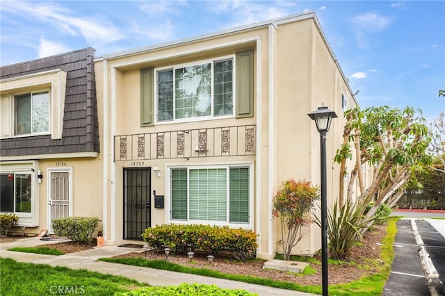 townhome / multi-family property featuring stucco siding