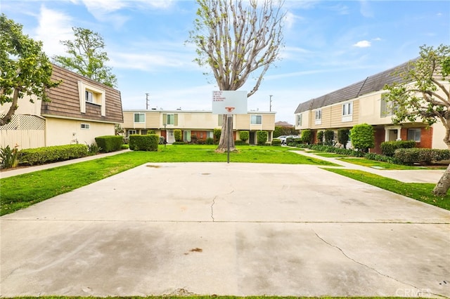 view of property's community featuring a yard