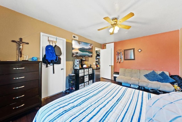 bedroom with dark wood-style flooring, visible vents, and a ceiling fan