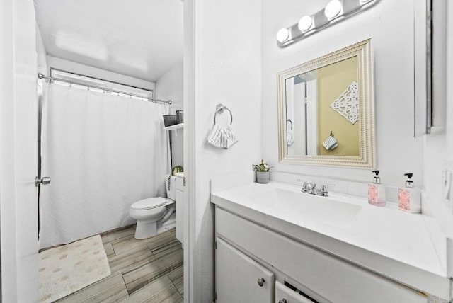 bathroom featuring a shower with curtain, vanity, toilet, and wood tiled floor