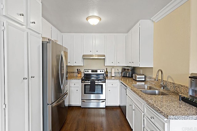 kitchen featuring under cabinet range hood, dark wood-style flooring, a sink, white cabinets, and appliances with stainless steel finishes