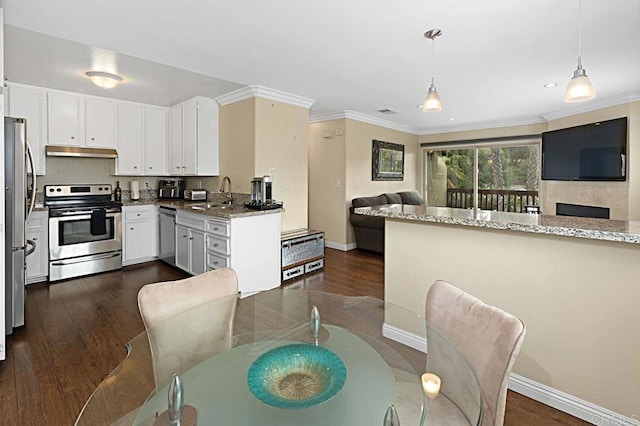 dining room with dark wood-style floors, baseboards, and ornamental molding