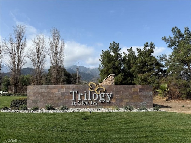8853 Hollyhock Ct, Corona, CA 92883 - community / neighborhood sign with a mountain view and a lawn