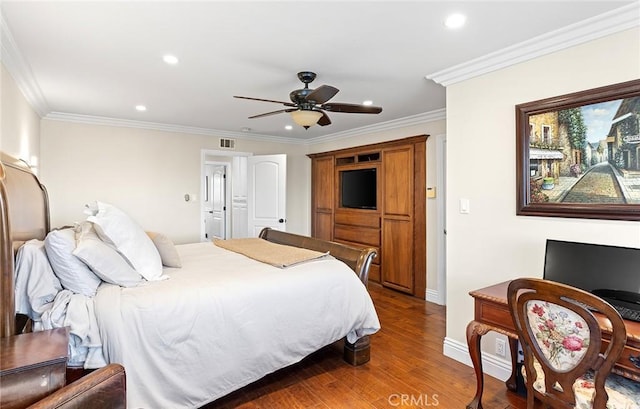 bedroom featuring wood finished floors, visible vents, baseboards, recessed lighting, and crown molding