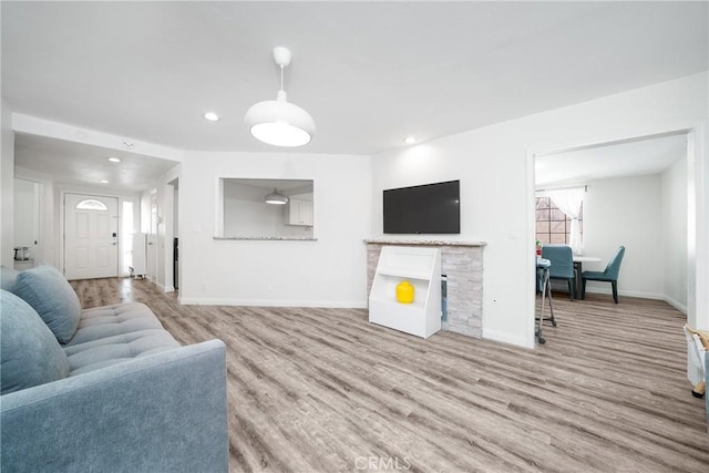 living room with a healthy amount of sunlight, baseboards, wood finished floors, and recessed lighting