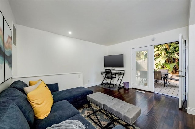 living area featuring baseboards, wood finished floors, and recessed lighting