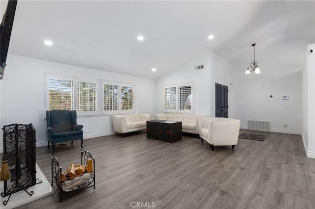 living area featuring baseboards, wood finished floors, visible vents, and recessed lighting