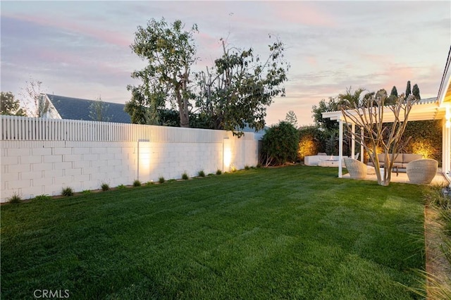 view of yard with a fenced backyard and outdoor lounge area