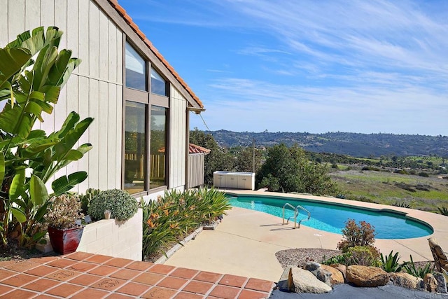41850 Via Del Gavilan, Fallbrook, CA 92028 - outdoor pool with a patio area, a hot tub, and a mountain view