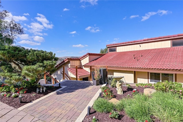 view of front of property featuring a tiled roof and stucco siding