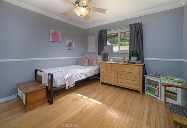 bedroom with light wood-type flooring, crown molding, and ceiling fan