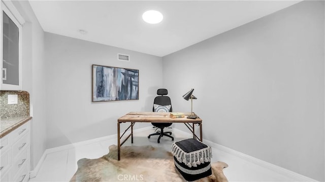 office featuring visible vents and baseboards