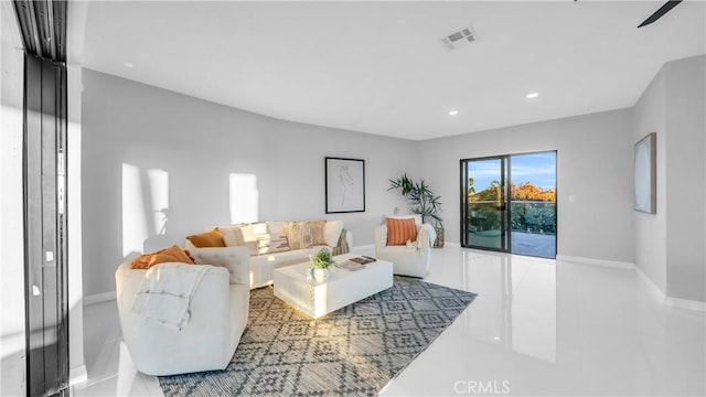 living room featuring recessed lighting, visible vents, and baseboards