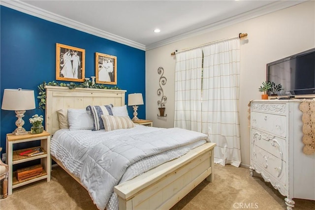 bedroom featuring carpet floors, recessed lighting, crown molding, and baseboards