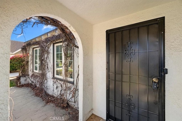 property entrance featuring stucco siding