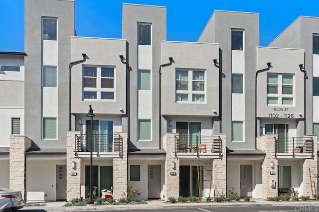 view of building exterior with a residential view