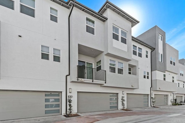 townhome / multi-family property featuring a garage and stucco siding