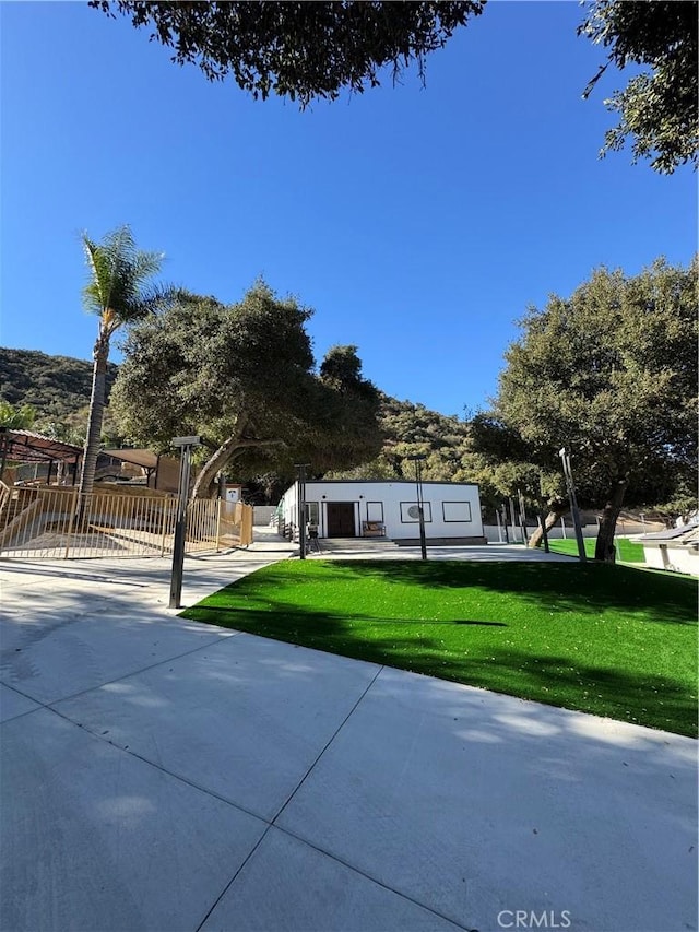 view of front facade with a front yard and fence