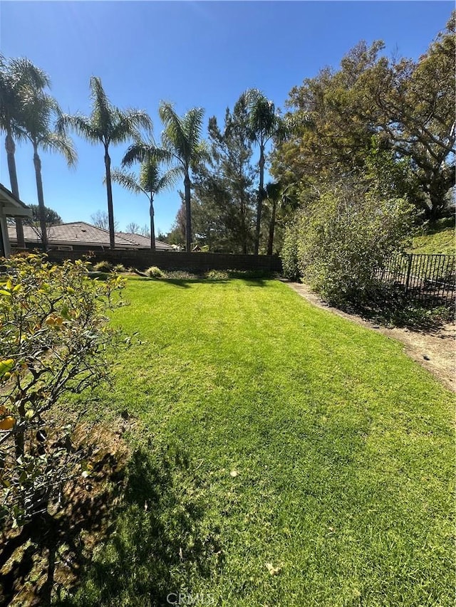 view of yard featuring fence