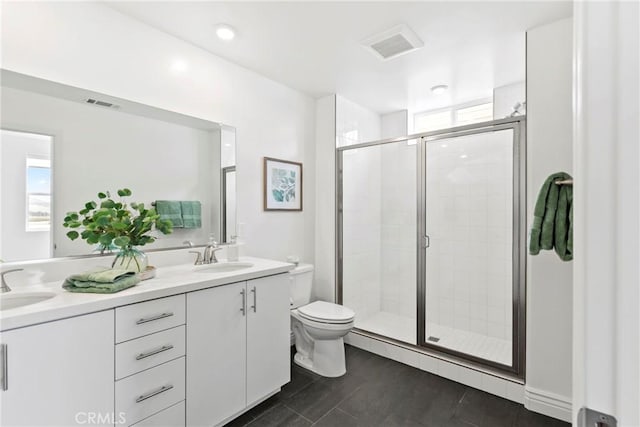 full bathroom featuring visible vents, a shower stall, toilet, and a sink