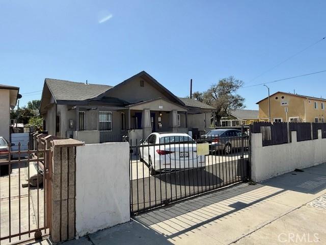 1238 W 35th St, Los Angeles, CA 90007 - bungalow featuring a fenced front yard and a gate