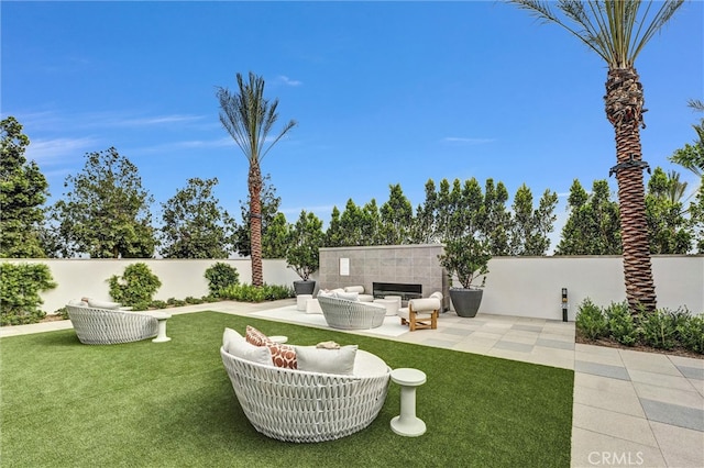 view of yard with a patio, a fenced backyard, and an outdoor living space