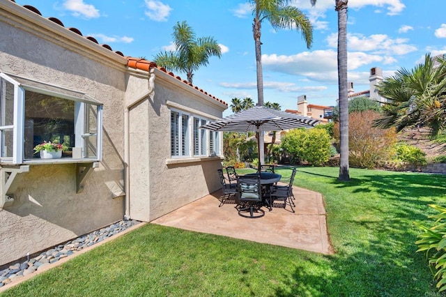 view of yard with a patio area