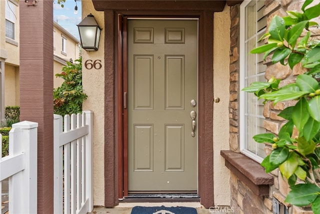 property entrance featuring stucco siding