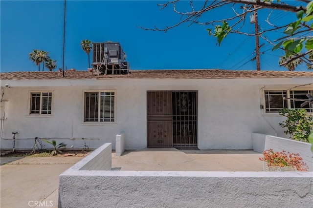 3667 Ada Ct, Riverside, CA 92505 - view of front of property with stucco siding and a patio area