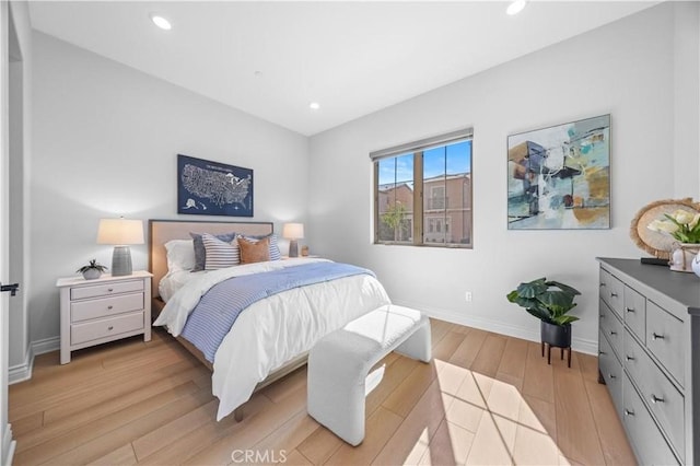 bedroom featuring light wood finished floors, recessed lighting, and baseboards