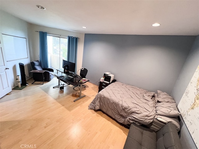 bedroom featuring light wood-style floors and recessed lighting