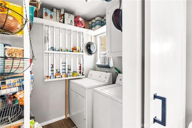 laundry room with laundry area, baseboards, dark wood-type flooring, and independent washer and dryer