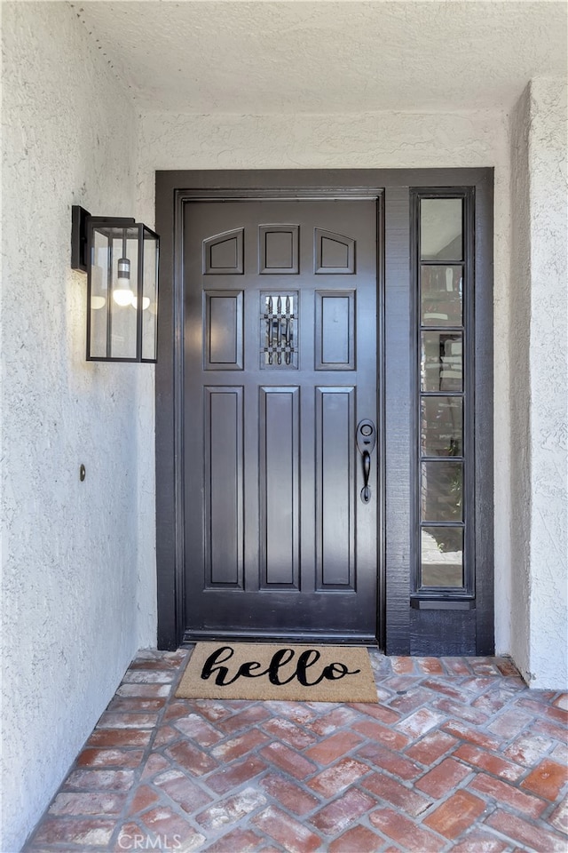 property entrance featuring stucco siding