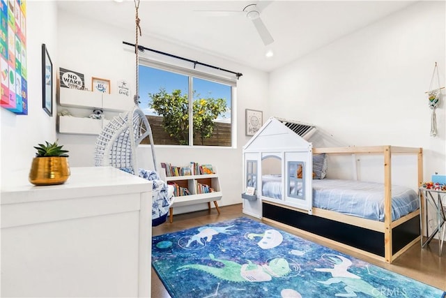 bedroom with ceiling fan