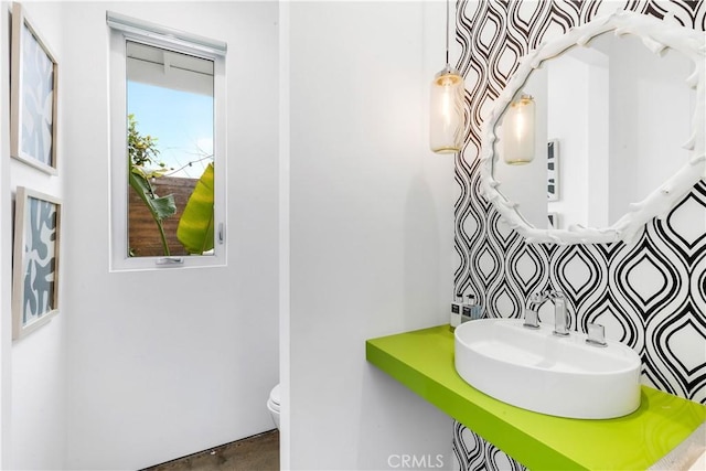 bathroom featuring a sink and toilet