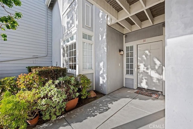 property entrance with stucco siding