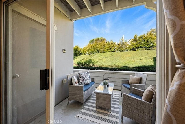 balcony featuring an outdoor hangout area