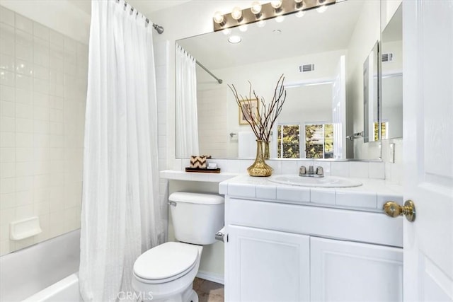 full bathroom featuring visible vents, toilet, shower / tub combo with curtain, and vanity