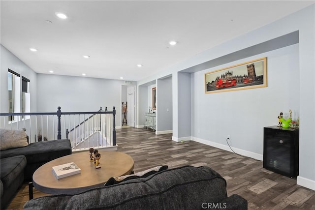 living area featuring recessed lighting, visible vents, baseboards, and wood finished floors