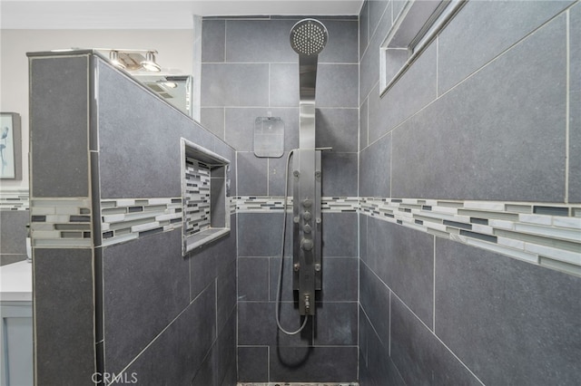 full bath with tiled shower