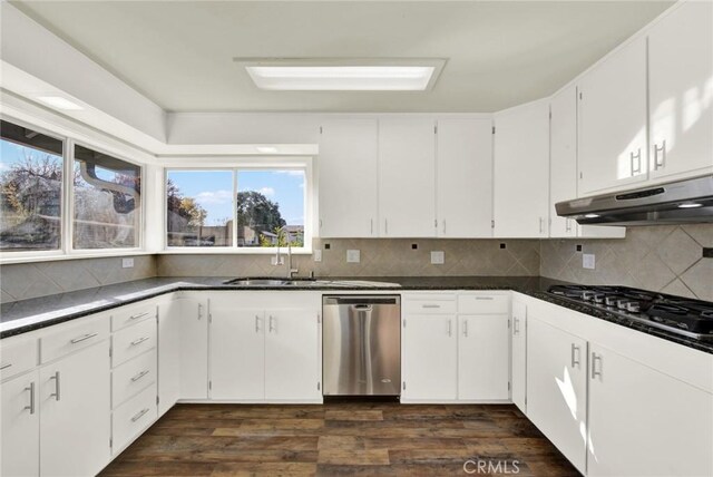 1495 S S, Corning, CA 96021 - kitchen featuring gas cooktop, dark wood-style flooring, a sink, under cabinet range hood, and stainless steel dishwasher