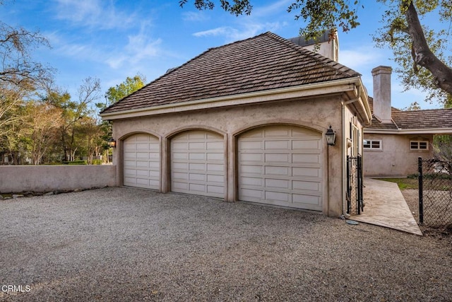 508 W Eucalyptus St, Ojai, CA 93023 - garage with gravel driveway