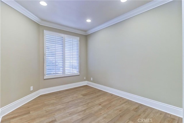 unfurnished room featuring light wood-style floors, recessed lighting, crown molding, and baseboards