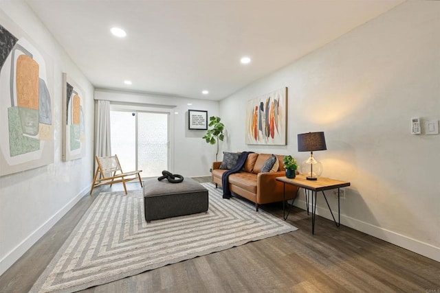 living room featuring recessed lighting, baseboards, and wood finished floors