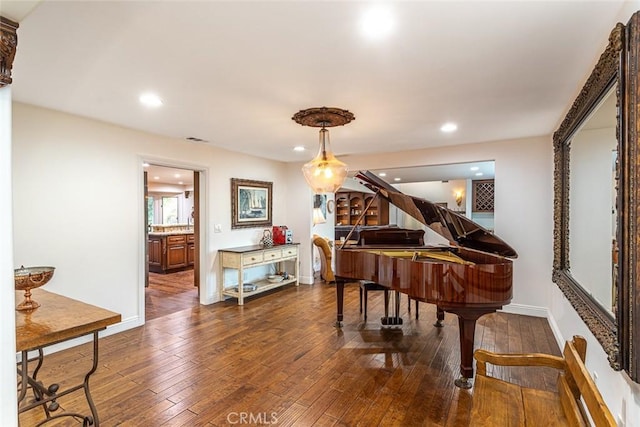 living area featuring recessed lighting, visible vents, and hardwood / wood-style floors