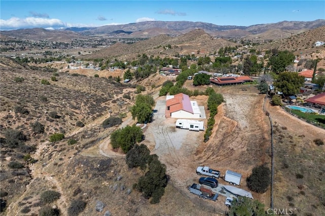 birds eye view of property featuring a mountain view