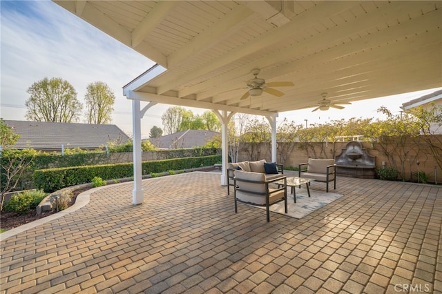 view of patio featuring a fenced backyard, an outdoor hangout area, and a ceiling fan